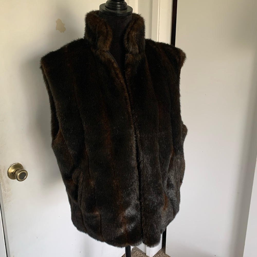 Marvin Richard’s faux fur vest great condition like new